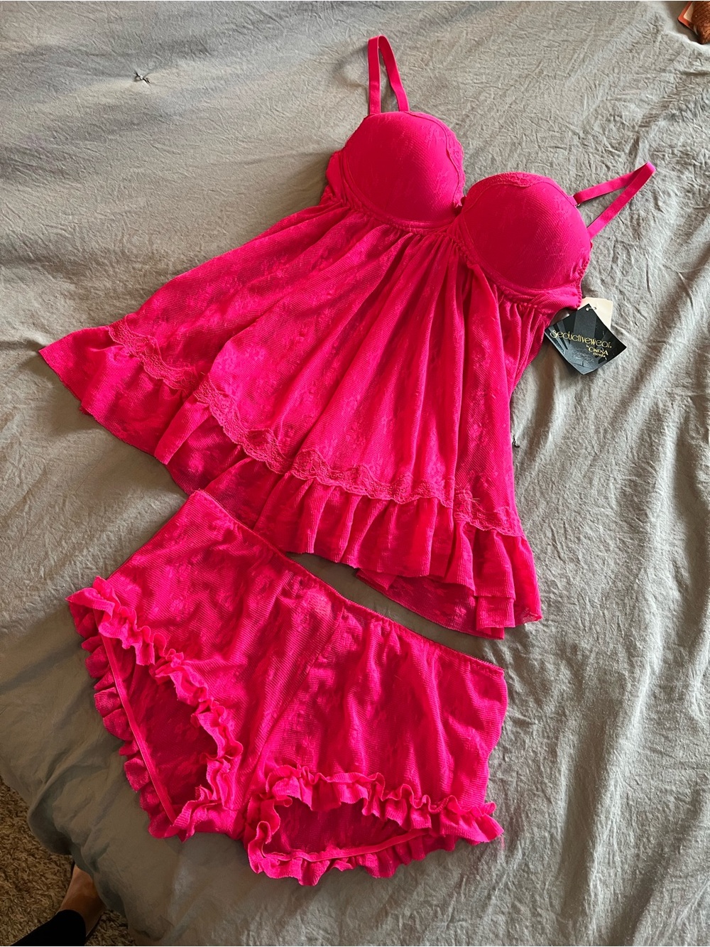 CInema Etoile 🩷
Lace Babydoll & Ruffle Shorts Sleep Set - Hot Pink
SOFT